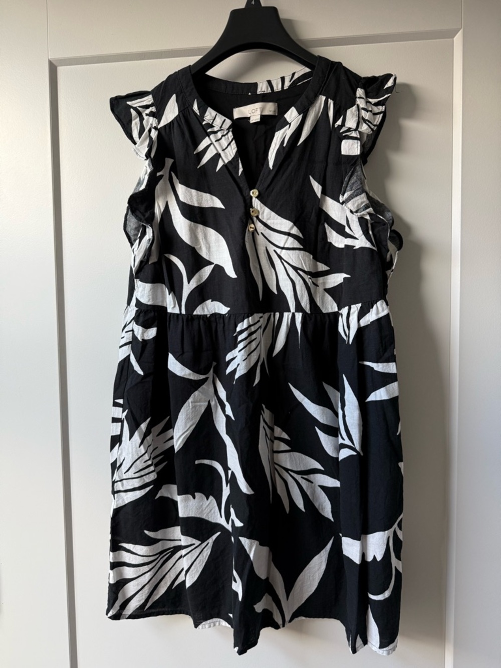 LOFT Black & White Leaf-Print Ruffle Sleeve Mini Dress